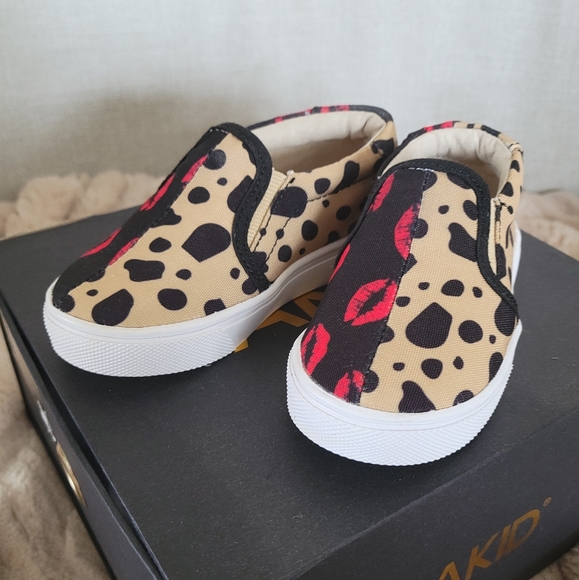 AKID Brand Girls Sneakers - Picture 1 of 3
